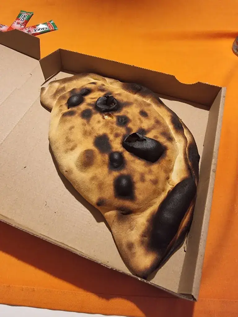 Pizza Reggio restaurant in Cépet