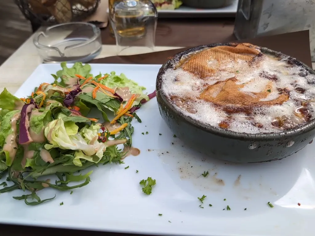 E MC_Les Castors_Allues_review