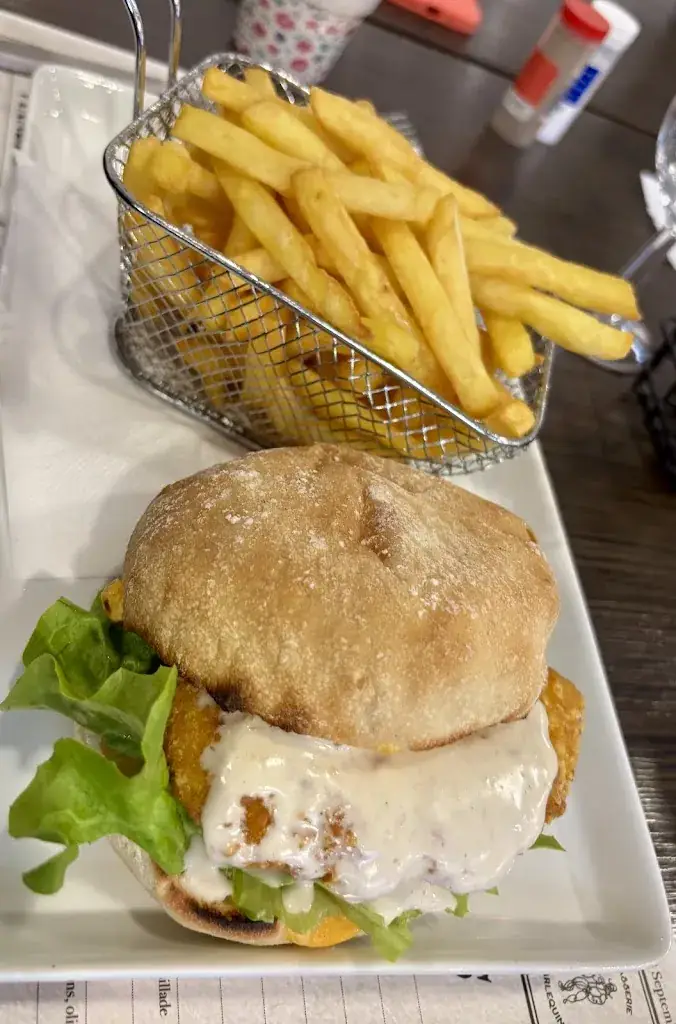 Malcolm Goodall_L'Arlequin_Thézan-lès-Béziers_review