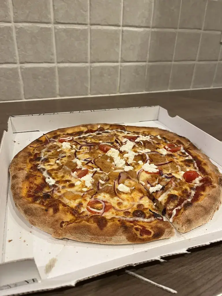 Charlene Cabos_Pizzaloa_Murviel-lès-Béziers_recensione