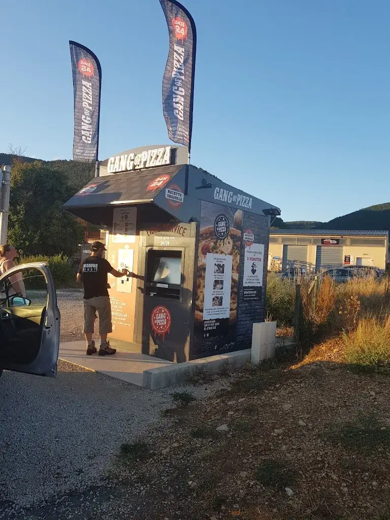 Gang Of Pizza_Chanac_slider_image_3