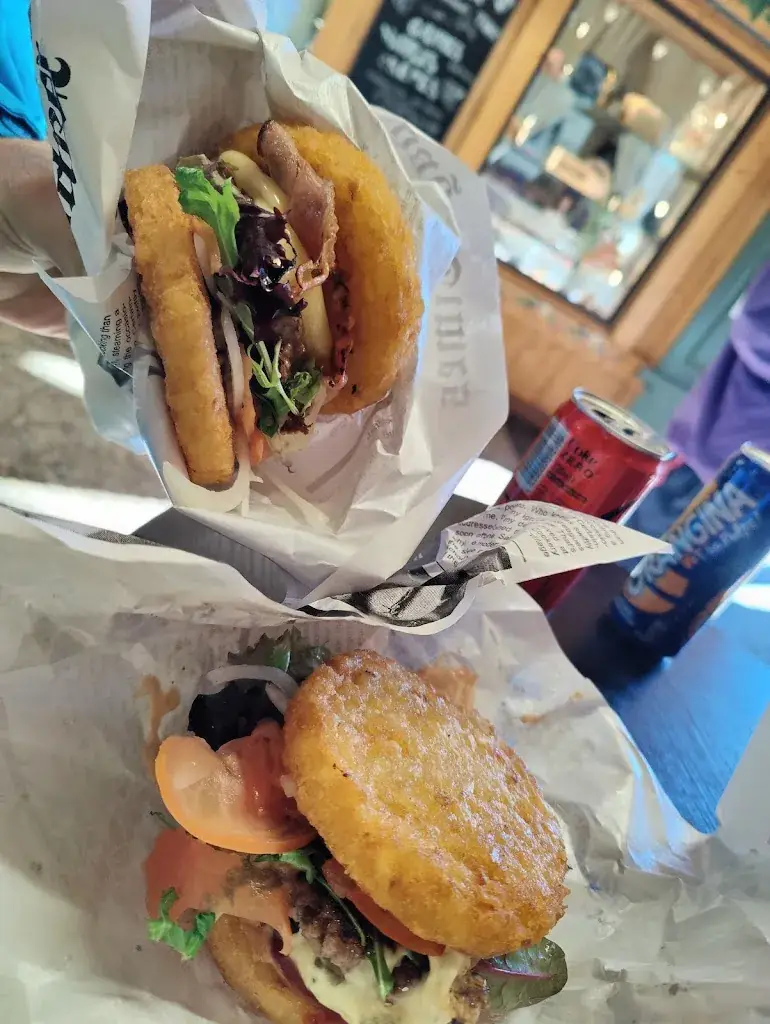 Hsiung_Chez Bif_Allues_review