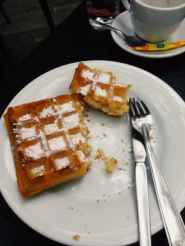 Edward Scoble_La Bruixa_Céret_review