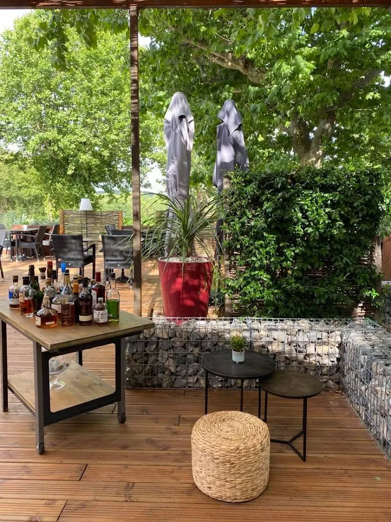 Le Restaurant du domaine restaurant in Saint-Clément-de-Rivière