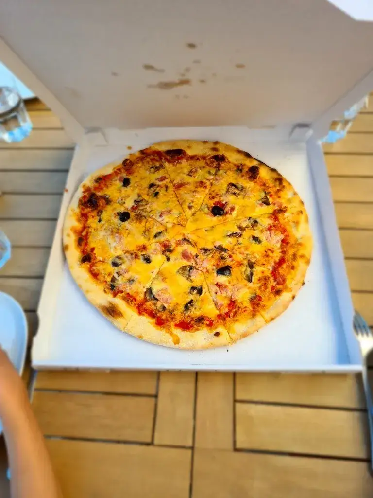 Karim G_La Guinguette des Oliviers_Congénies_review