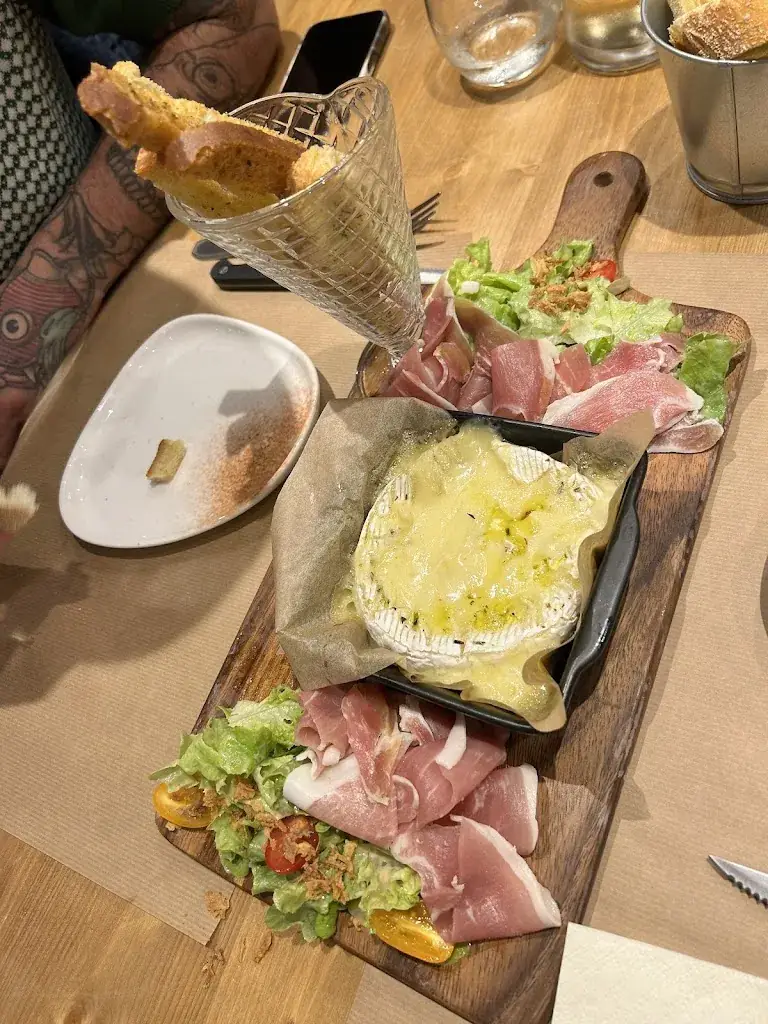 Charline Banquet_La maison_Conques-sur-Orbiel_review