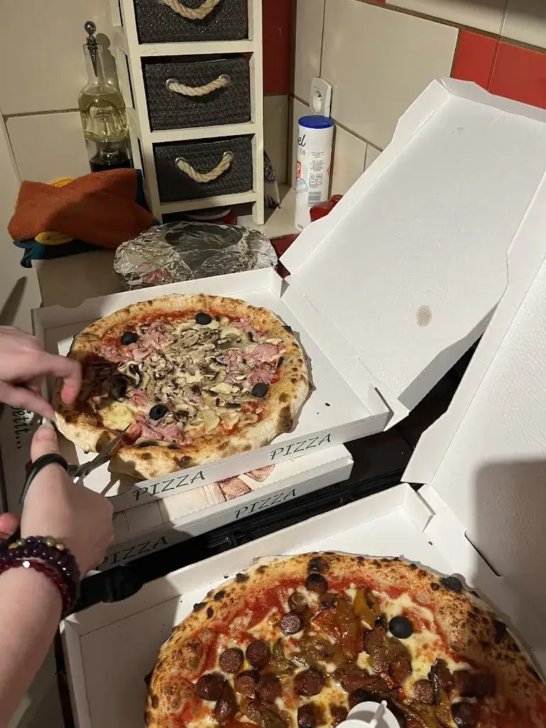 Follia della pizza_Corneilla-del-Vercol_slider_image_3