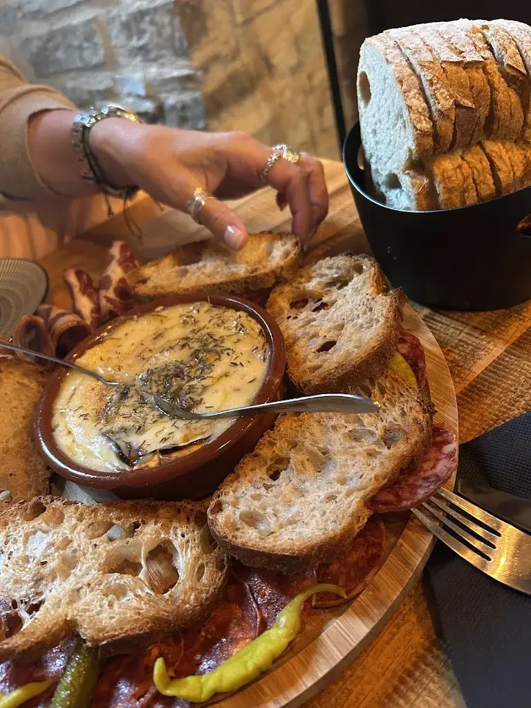 Brett Spindler_La planche de Bacchus_Cordes-sur-Ciel_review