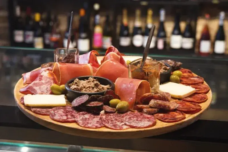 La planche de Bacchus_Cordes-sur-Ciel_slider_image_3