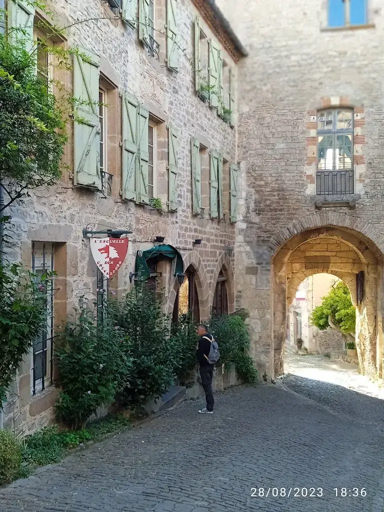 Barbara Doms_L'Escuelle des Chevaliers_Cordes-sur-Ciel_review