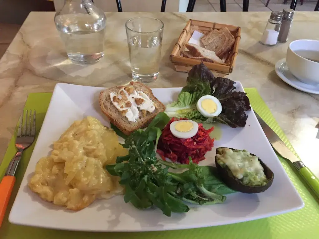 James Lee_Sur les pavés_Cordes-sur-Ciel_review