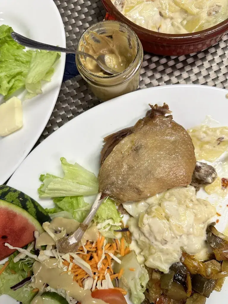 Katerina Sibileva_Sarl les Arcades Isabelle_Cordes-sur-Ciel_review