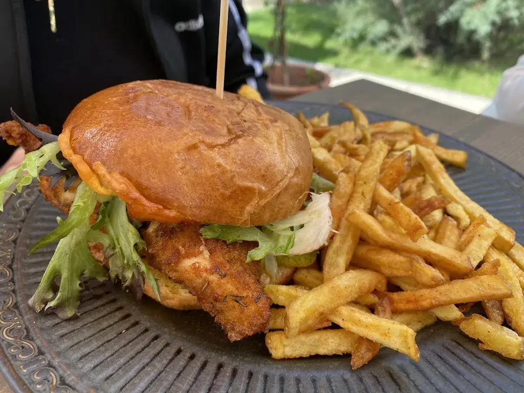 Joe Maalouf_Cocorico le French Pub_Colomiers_review