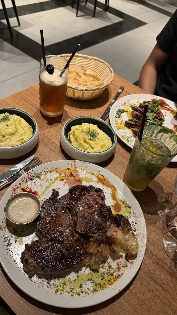 Carla Caoelli_Akila Restaurant_Colomiers_review