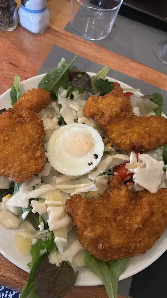 célia squadra_Pub the six nation's_Colomiers_review