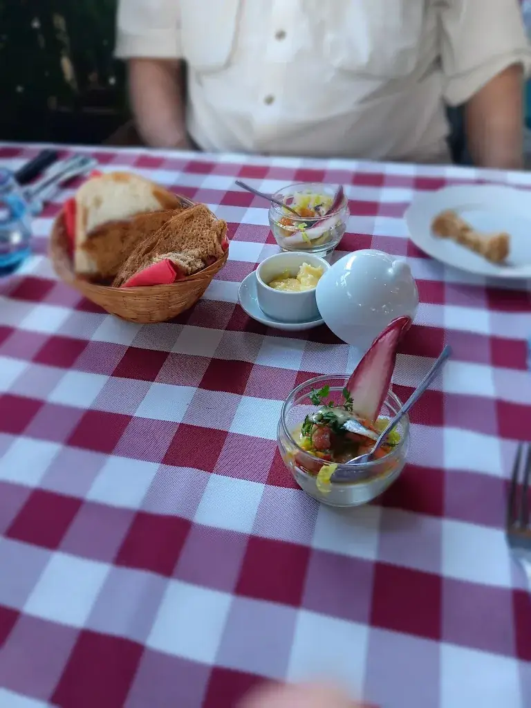 Eileen McCoy_Á Table Lou Cantou Couiza_Couiza_review