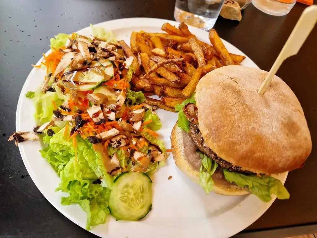 Bus restaurant Plein champs_Couiza_slider_image_3