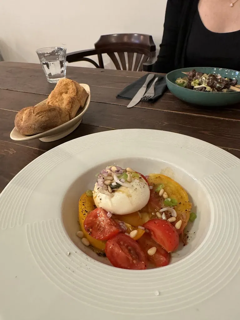 h k_Maison Carrière_Cournonsec_review