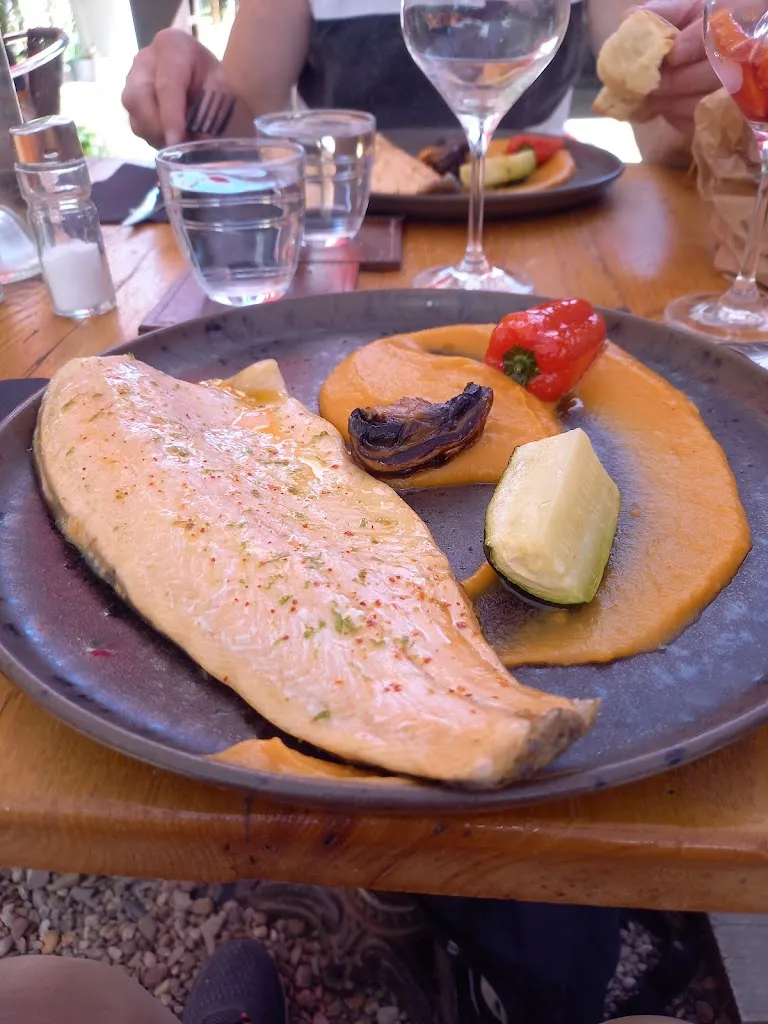 Nadege Hardouin_Canoë Cafe _Creissels_review