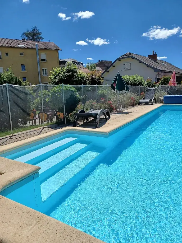 Logis Hôtel Restaurant les Carillons restaurant à Cransac