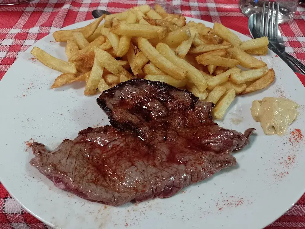 Bar restaurant le musée Restaurant in Aubin