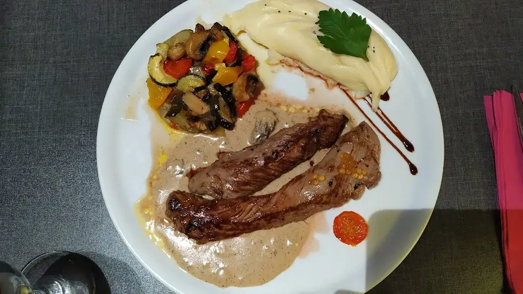 Melanie Bonzom_L'endroit_Decazeville_recensione