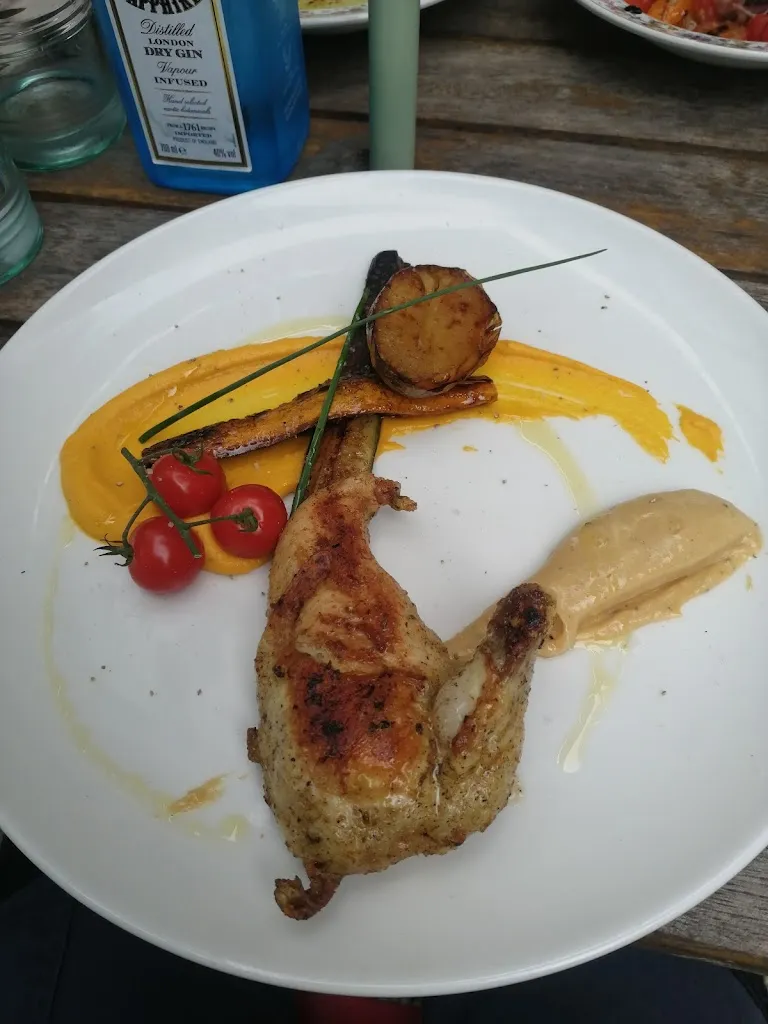 Louise Di Betta_LA CLE DES SOURCES_Lusigny-sur-Ouche_review