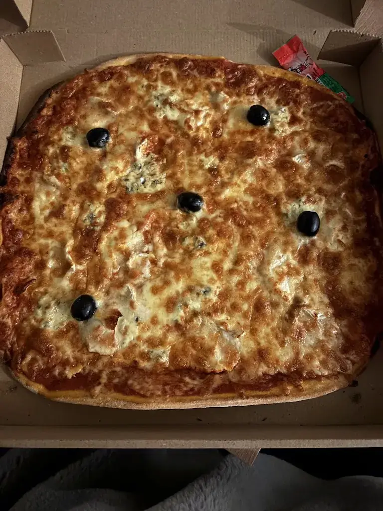 Gauthier Golliot_Pizzeria chez Bruno_Coursan_review