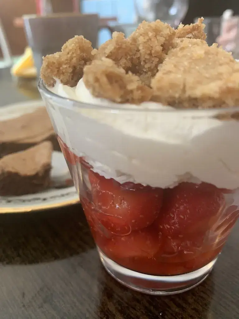 isabelle brouzet_Chez Charlotte et Agnès_Decazeville_review