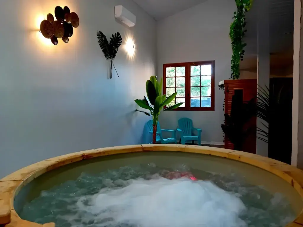 Hotel restaurant LOGIS Domaine de Peyrolade_Daux_slider_image_2