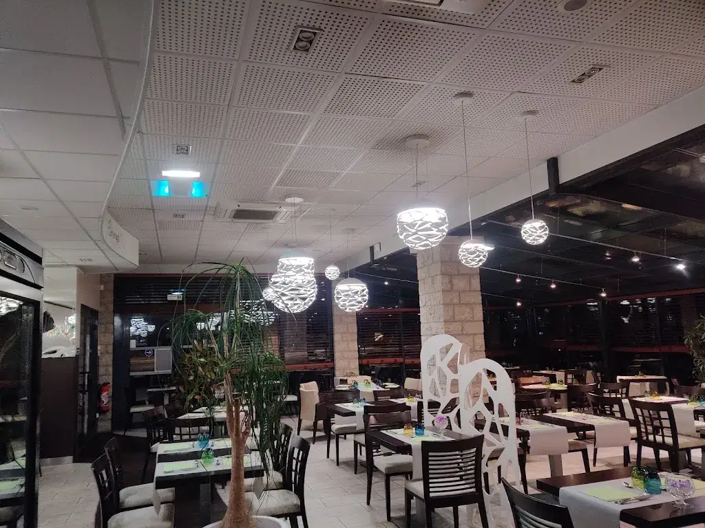 Jitin Rajput_Restaurant Les Halles de l'Aveyron_Onet-le-Château_review