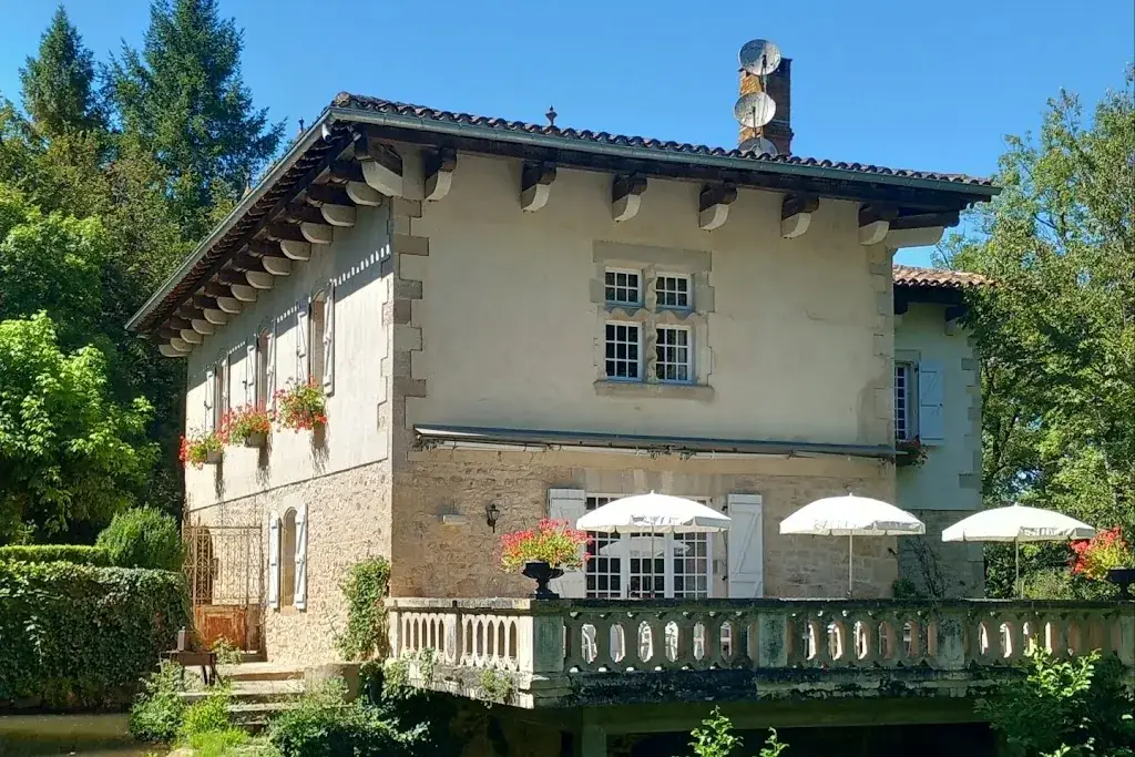 Les Gorges de l'Aveyron restaurant in Bruniquel