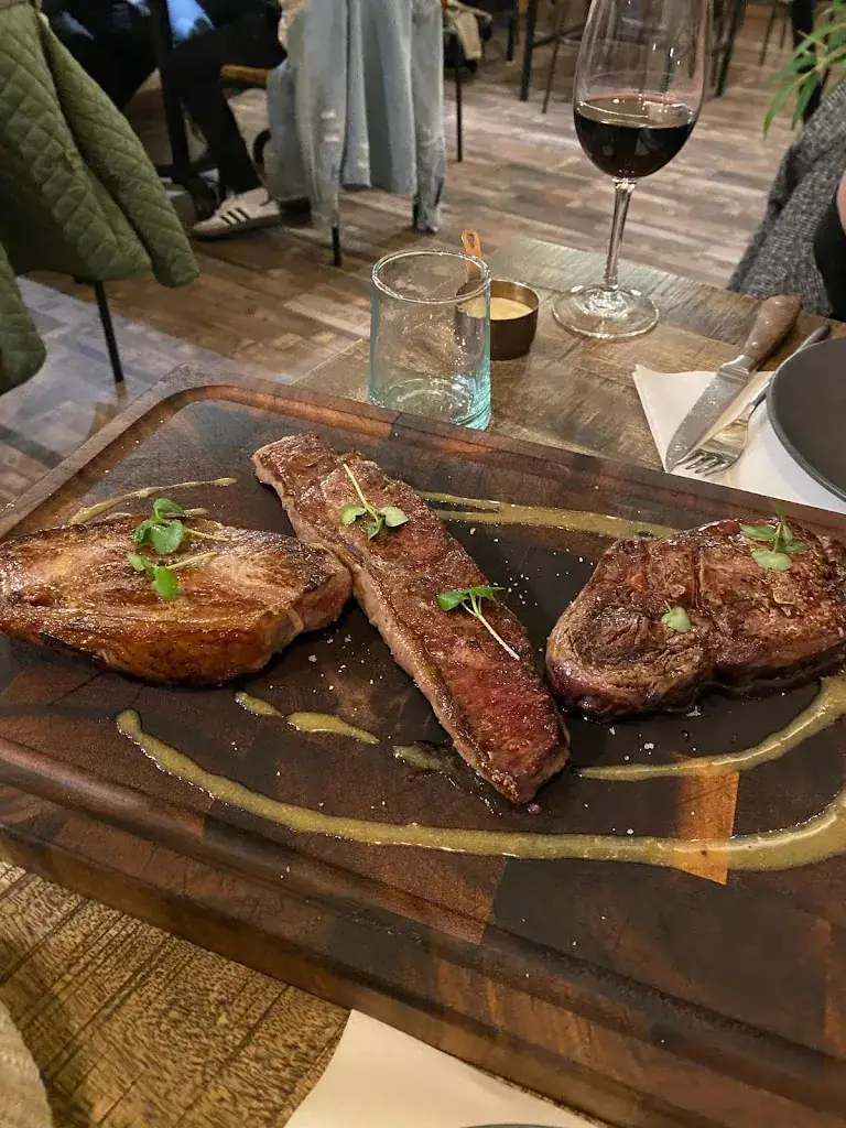 Kathryn Jeffery_Angus & Bacchus_Montpellier_review