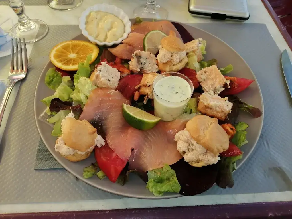 Corblin Mark_Café Restaurant des Promenades chez Valérie_Dourgne_review