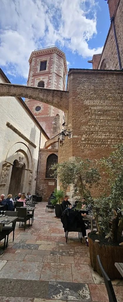 Natalia Sindhu_Le 17_Perpignan_review