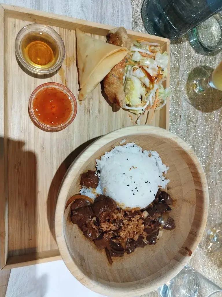 Amélie Fiser_Fusion of Asia_Eaunes_review