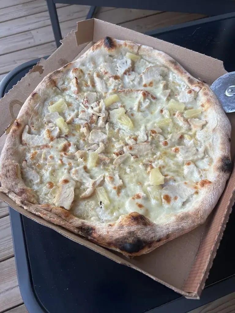 Samantha Buoro_Pizza Carina_Eaunes_recensione