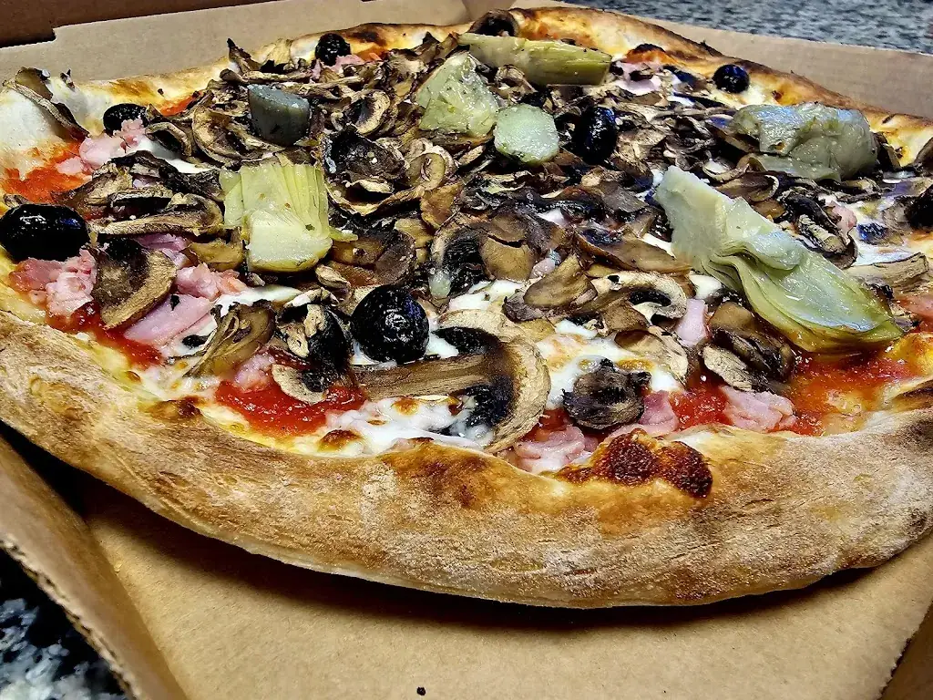 Pizza Carina_Eaunes_slider_image_3