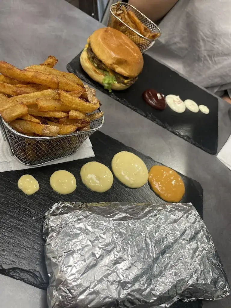 Feryel Mehdi_Otacos du chef_Eaunes_review