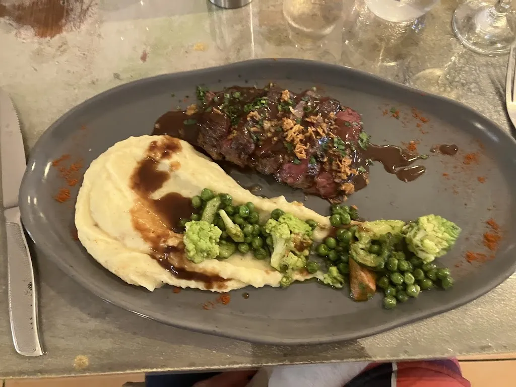 Lyndsey Matteson_L'Etoile_Elne_review