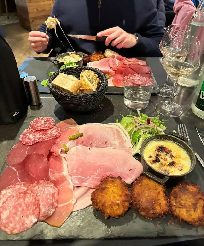 Lily Hylton_Les Copeaux_Gets_review