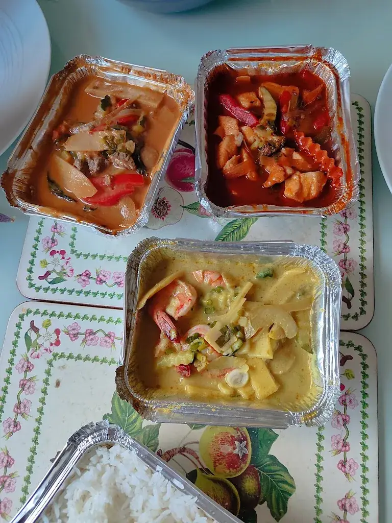 Emma Trott_Escale d'Asie_Villeneuve-Tolosane_review