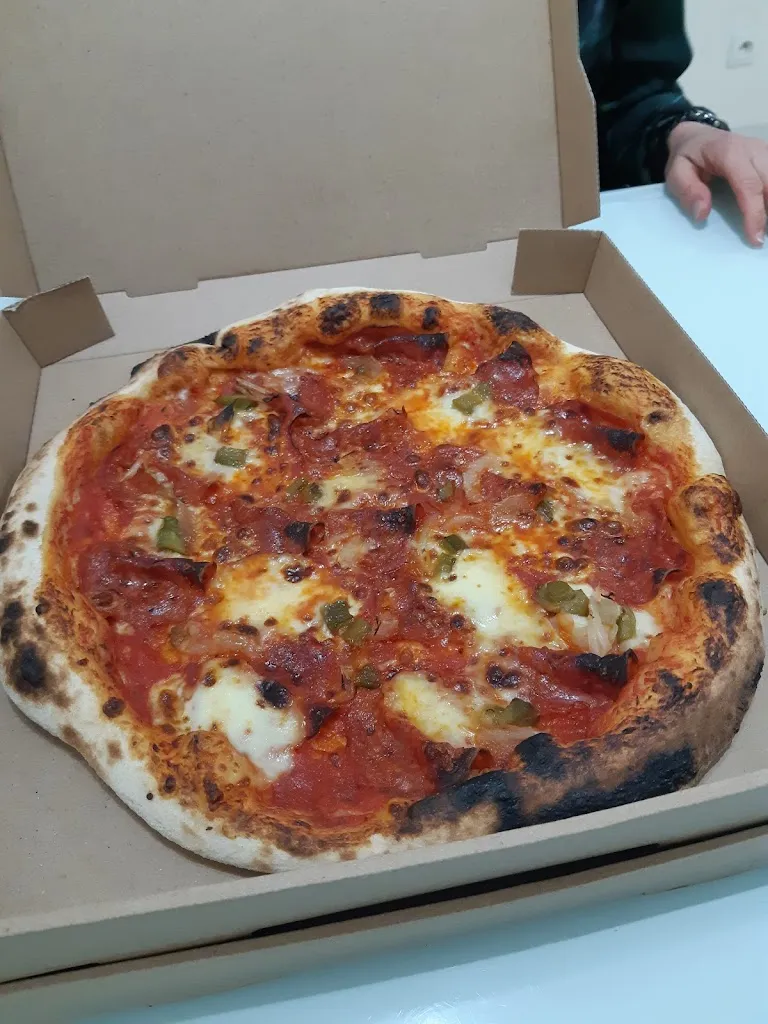 Emma Trott_Le Petit Napoli Villeneuve-Tolosane_Villeneuve-Tolosane_review