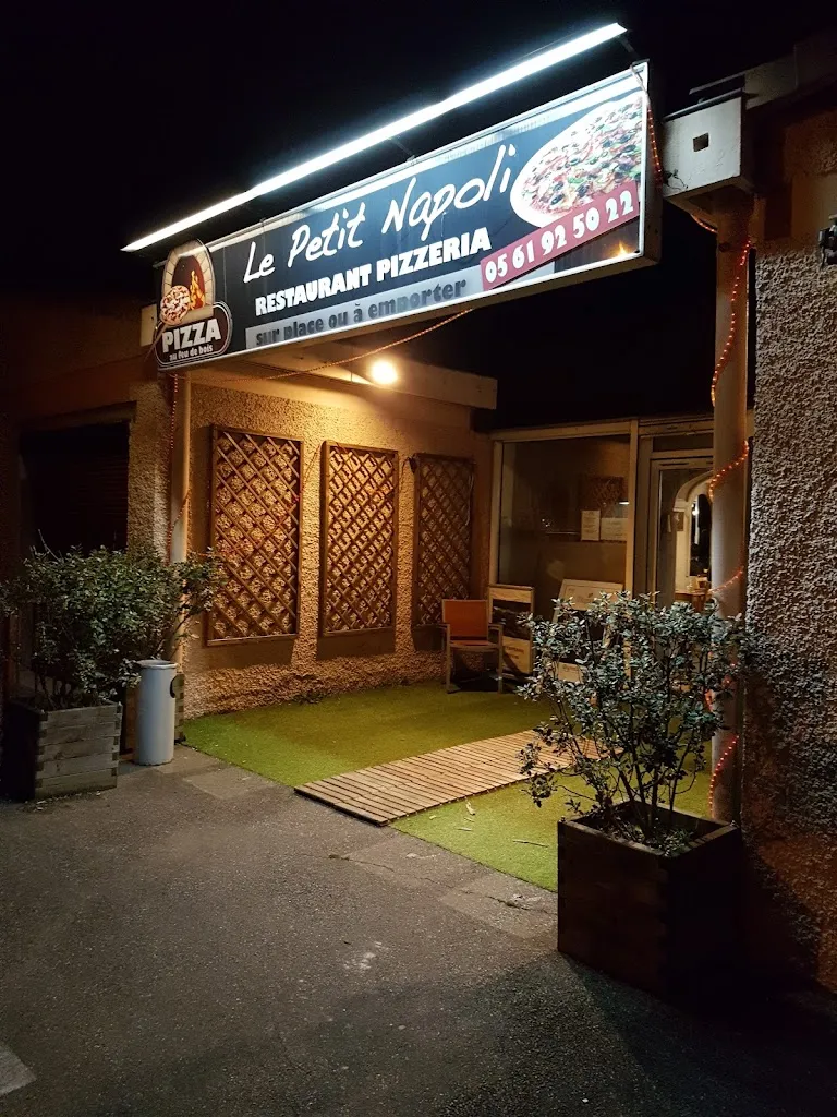 Le Petit Napoli Villeneuve-Tolosane restaurant in Villeneuve-Tolosane