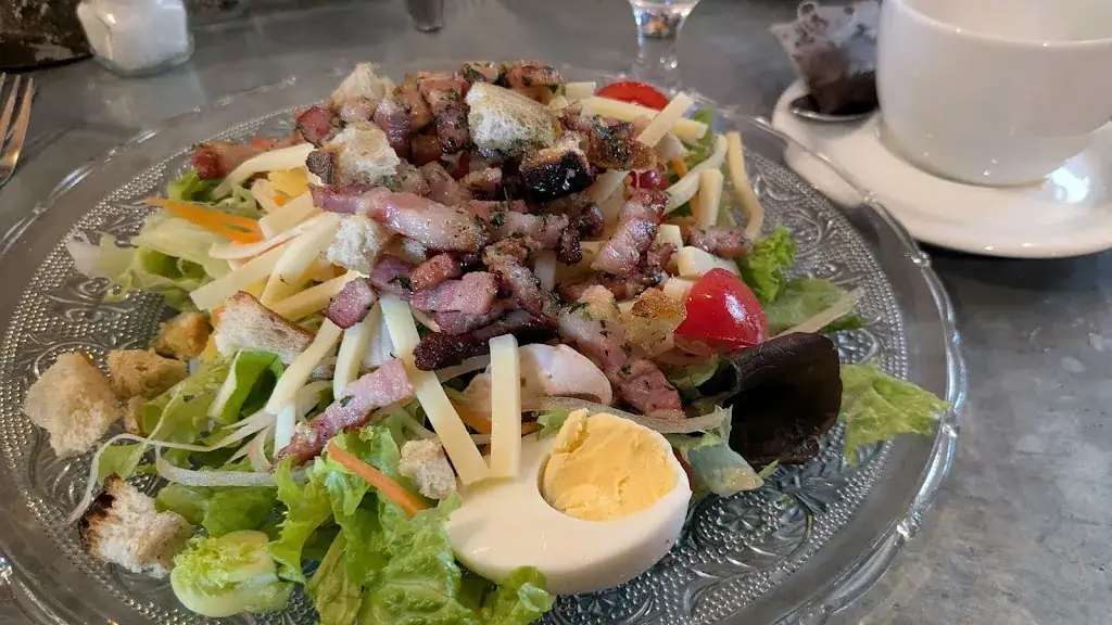 Caroline Chow_Vaffieu Restaurant_Gets_review