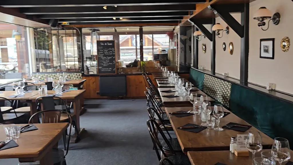 Brasserie Du Centre_Gets_slider_image_2