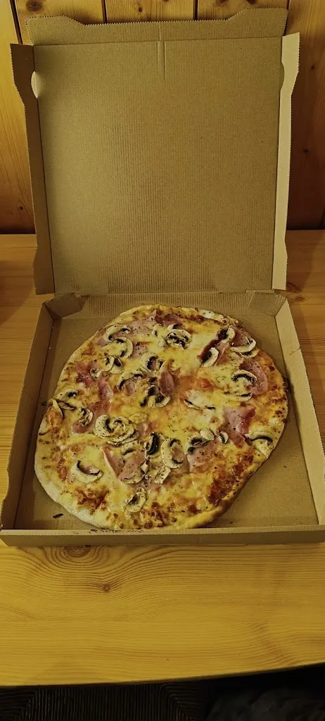 romain chanel_Pizzeria Pizz'Arlanc_Arlanc_review