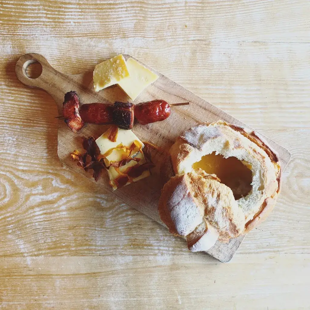 Restaurant Bar Le Grand Cry_Gets_slider_image_2