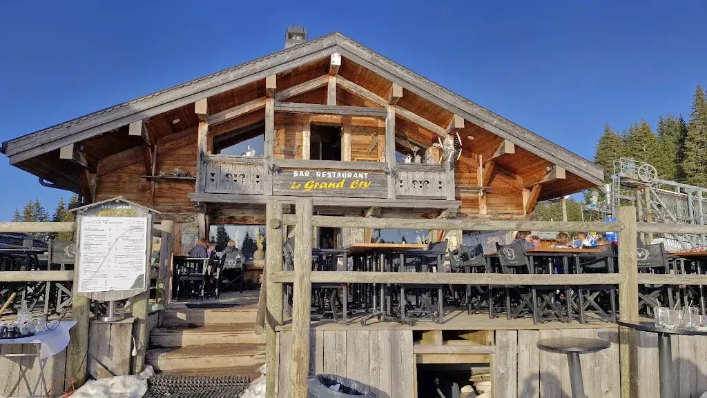 Restaurant Bar Le Grand Cry_Gets_slider_image_3