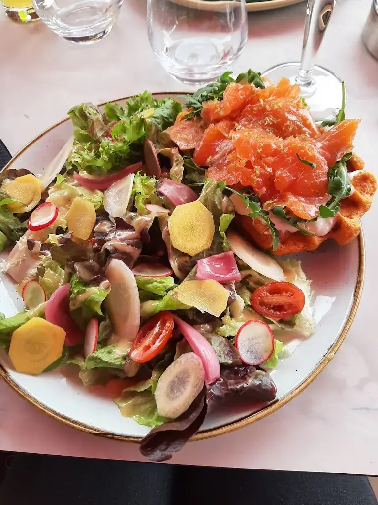 Celine Petitjean_Basskour - Bar Restaurant_Gets_review